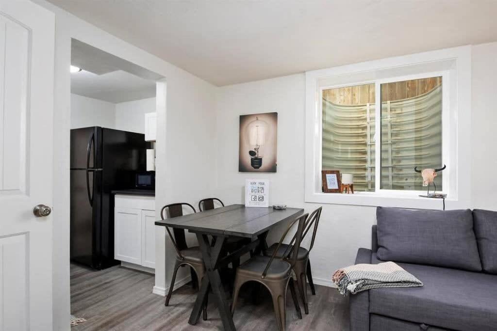 #Stayinmydistrict Twin Falls Pendleton Chic Suite ภายนอก รูปภาพ